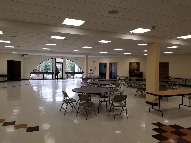 More Photos Of 450 W Todd St, Hamden Specialty For Sale