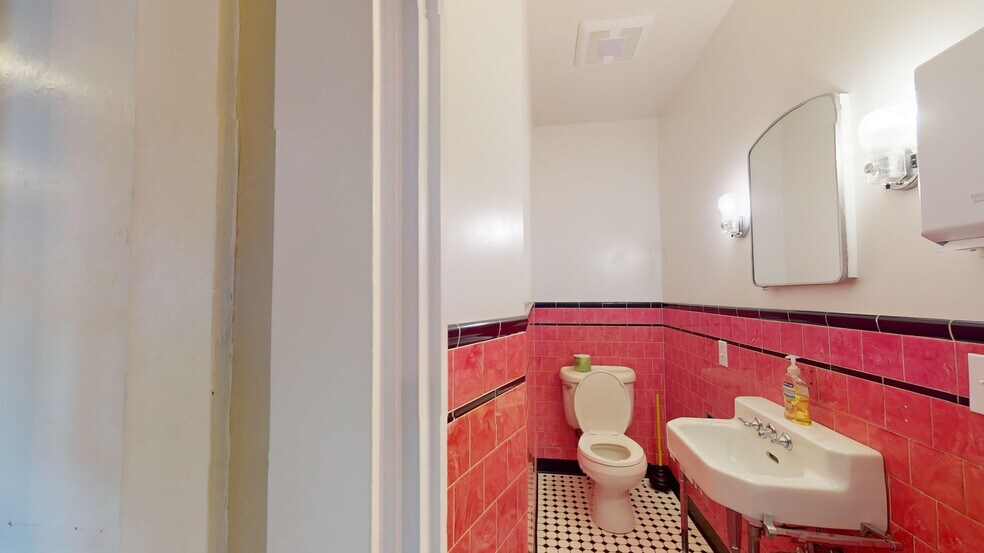 More Photos Of 460 E Main Rd, Middletown Medical For Sale