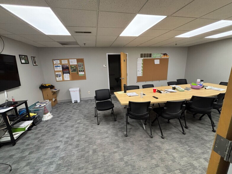 More Photos Of 2150 Milton ave, Des Moines Industrial For Sale