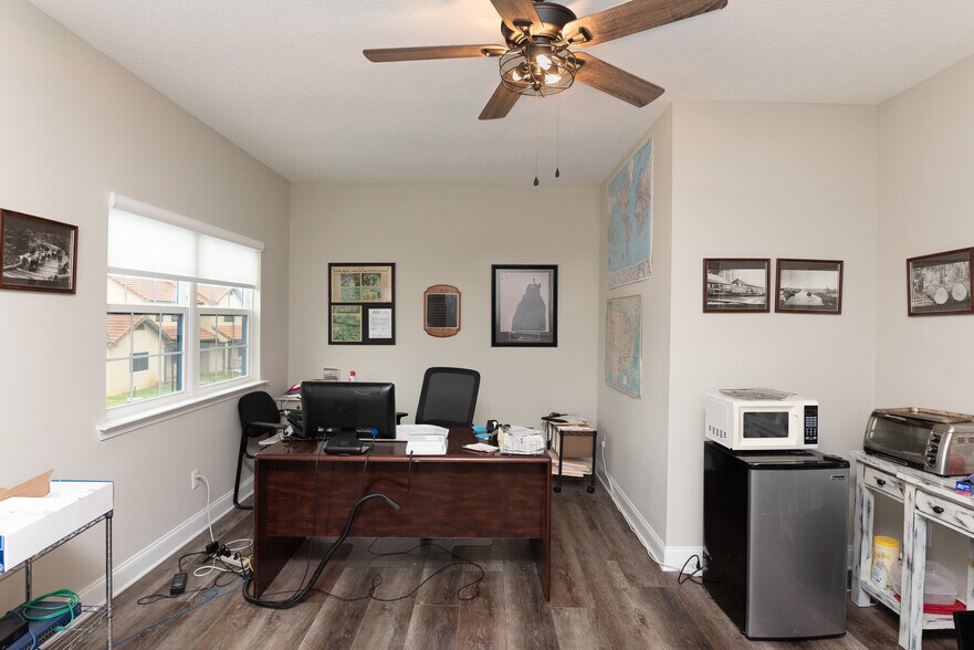 More Photos Of 77-87 Bay Bridge Dr, Gulf Breeze Office For Lease