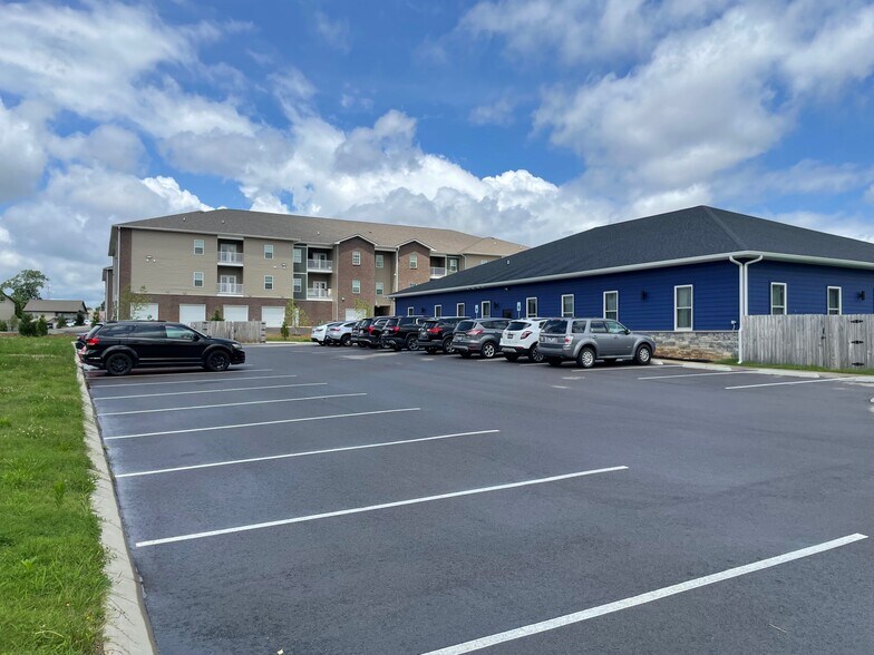 More Photos Of 840 Professional Park Dr, Clarksville Office For Lease