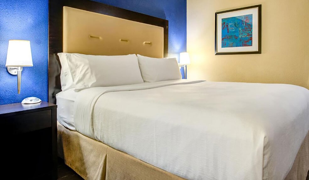 More Photos Of 251 Pennsylvania Pky, Indianapolis Hotel For Sale