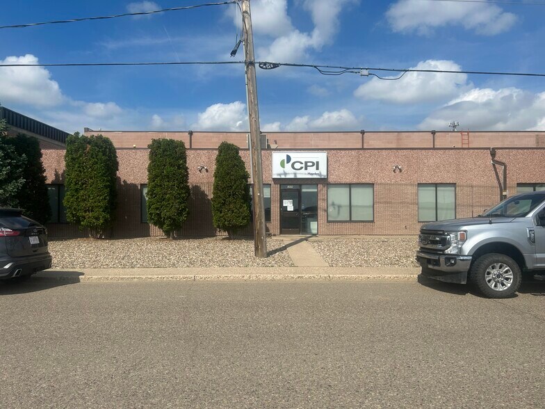 More Photos Of 1954 10 Av NW, Medicine Hat Warehouse For Sale