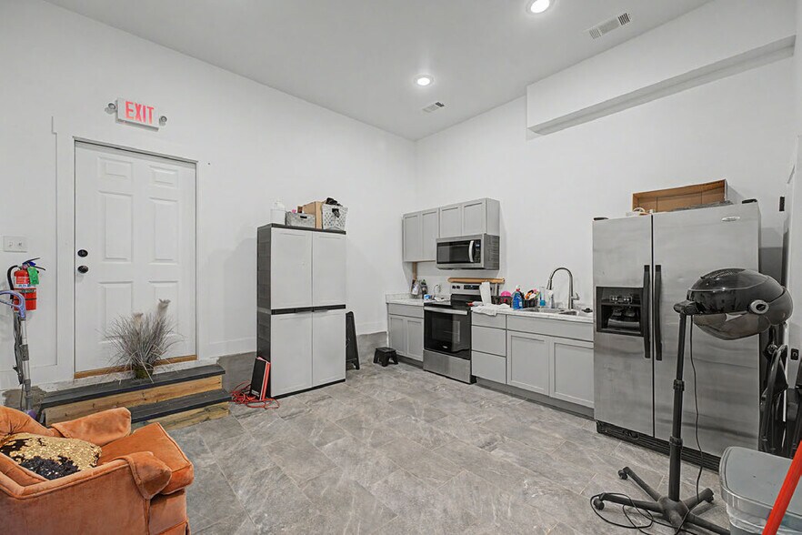 More Photos Of 117-119 W Bean St, Lincoln General Retail For Sale