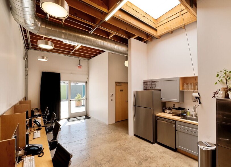 More Photos Of 5450-5458 W Washington Blvd, Los Angeles Office For Lease