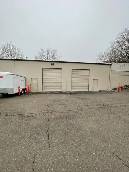More Photos Of 7180 SW Sandburg St, Tigard Flex For Lease