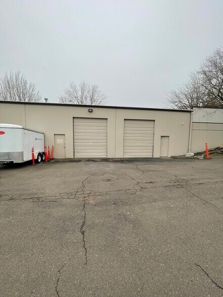 More Photos Of 7180 SW Sandburg St, Tigard Flex For Lease