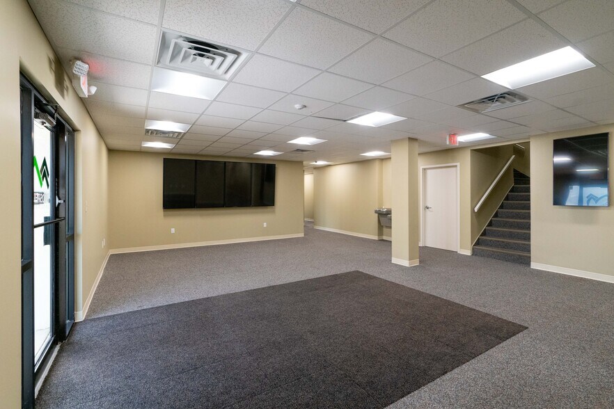 More Photos Of 12945 Seminole Blvd, Largo Unknown For Lease