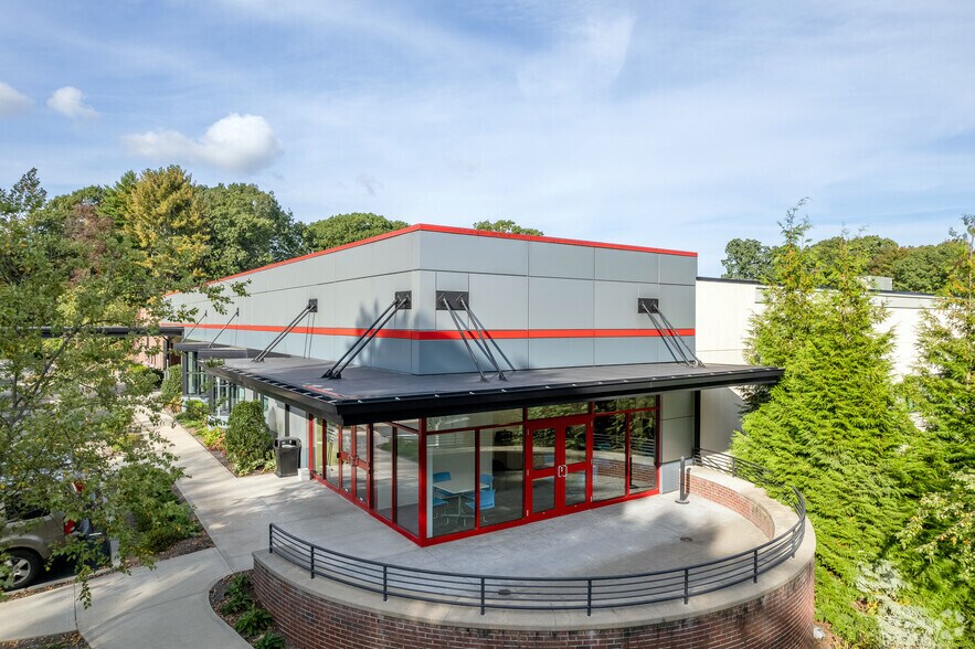 More Photos Of 1598 S County Trl, East Greenwich Medical For Lease