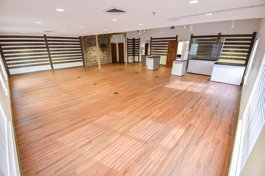 More Photos Of 2117 Jack Warner Pky, Tuscaloosa Office For Sale