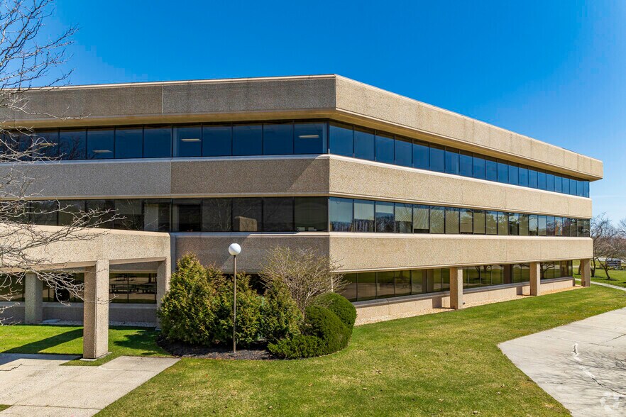 More Photos Of 123 Tice Blvd, Woodcliff Lake Office For Lease