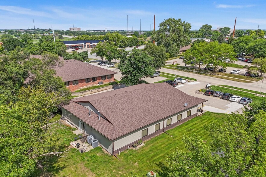 More Photos Of 4920 Pleasant St, West Des Moines Office For Lease