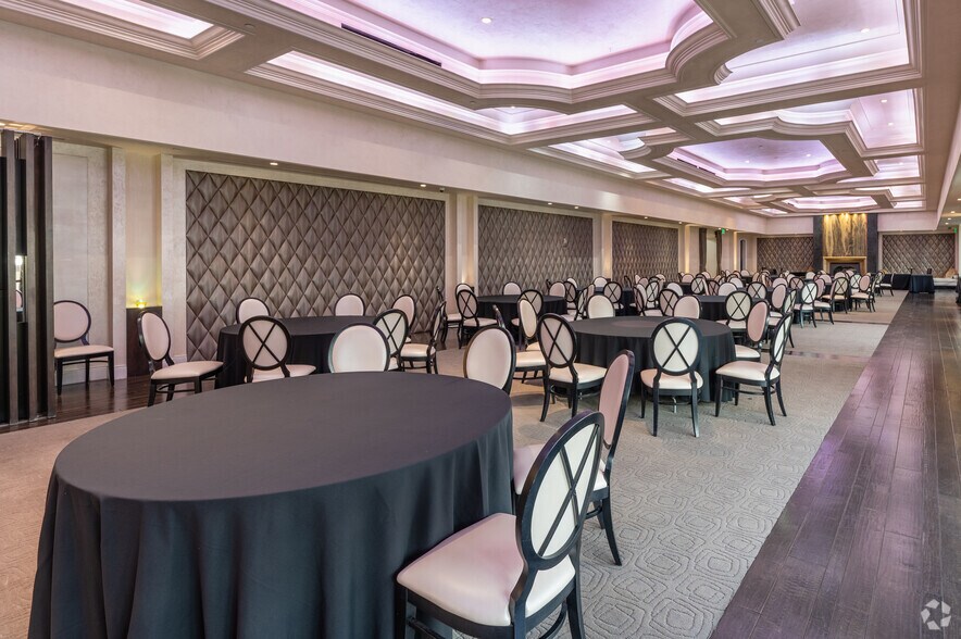 More Photos Of 2827 Paradise Rd, Las Vegas Health Club For Sale