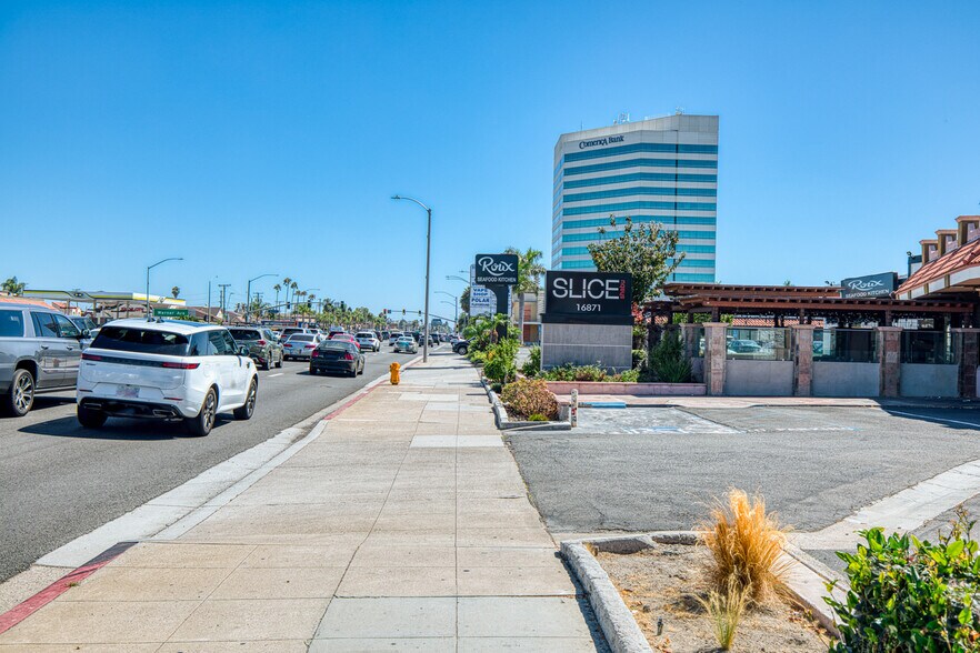 More Photos Of 16871 Beach Blvd, Huntington Beach Restaurant For Sale