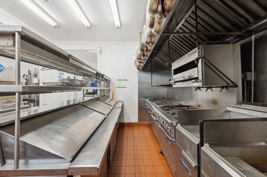 More Photos Of 32 Lighthouse Rd, Hampton Bays Hotel For Sale