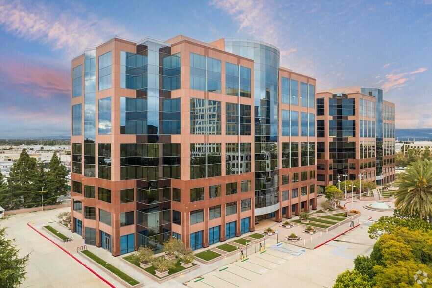More Photos Of 2 MacArthur Pl, Santa Ana Office Residential For Lease