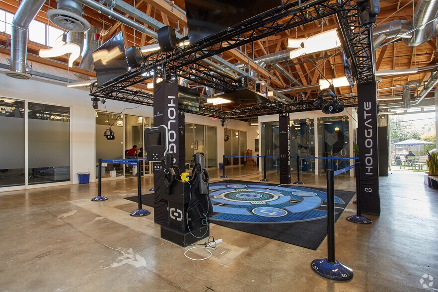 More Photos Of 5877 Obama Blvd, Los Angeles Loft Creative Space For Lease