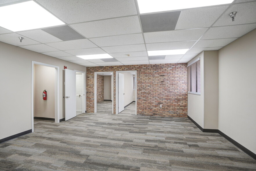 More Photos Of 1717 2nd St, Sarasota Office For Lease