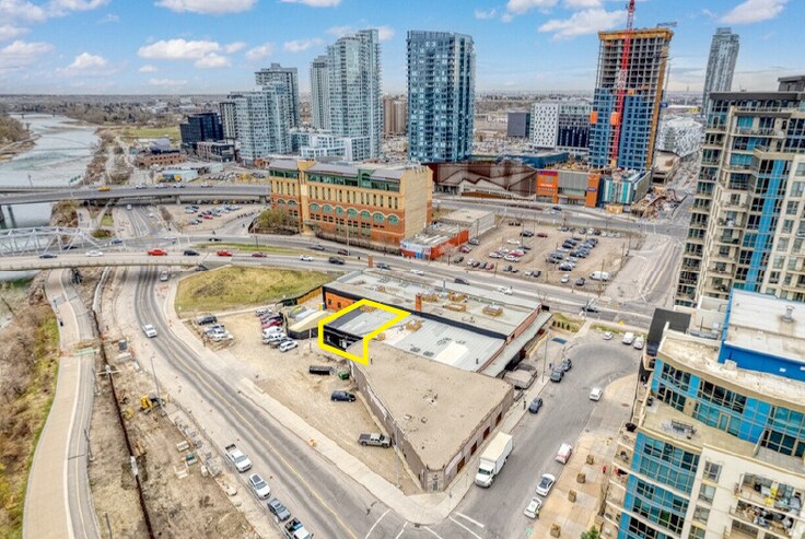 More Photos Of 417 Riverfront Av SE, Calgary Restaurant For Lease