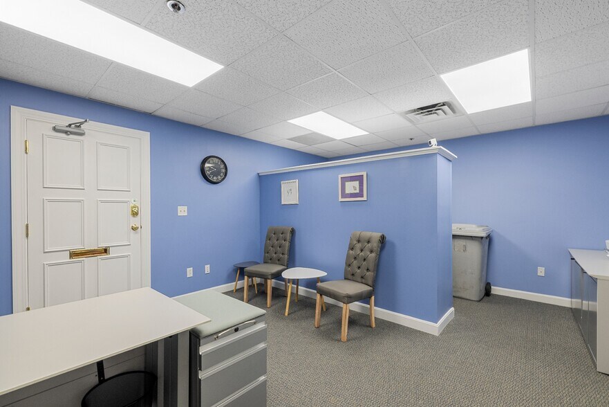 More Photos Of 10 Cedar St, Woburn Office For Sale