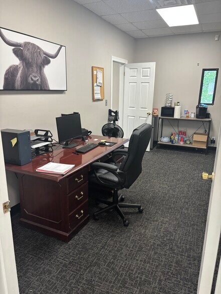 More Photos Of 139 Dean Dr, Clarksville Office For Sale