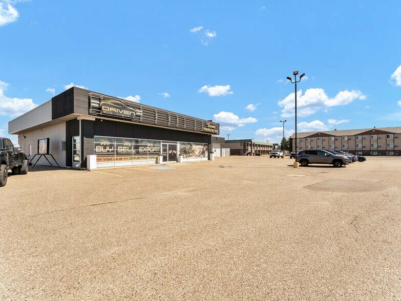 More Photos Of 1276 Trans Canada Way SE, Medicine Hat Showroom For Sale