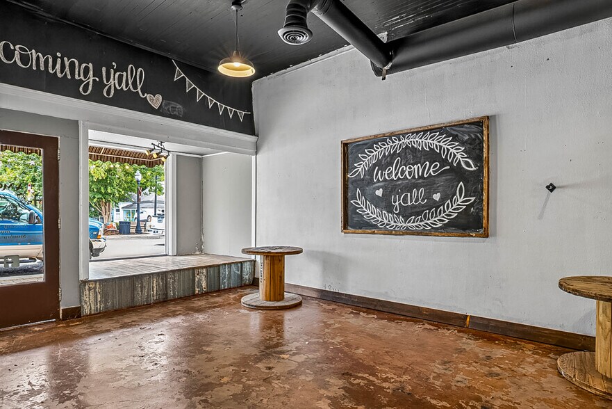 More Photos Of 8 E Main St N, Hampton Storefront For Sale