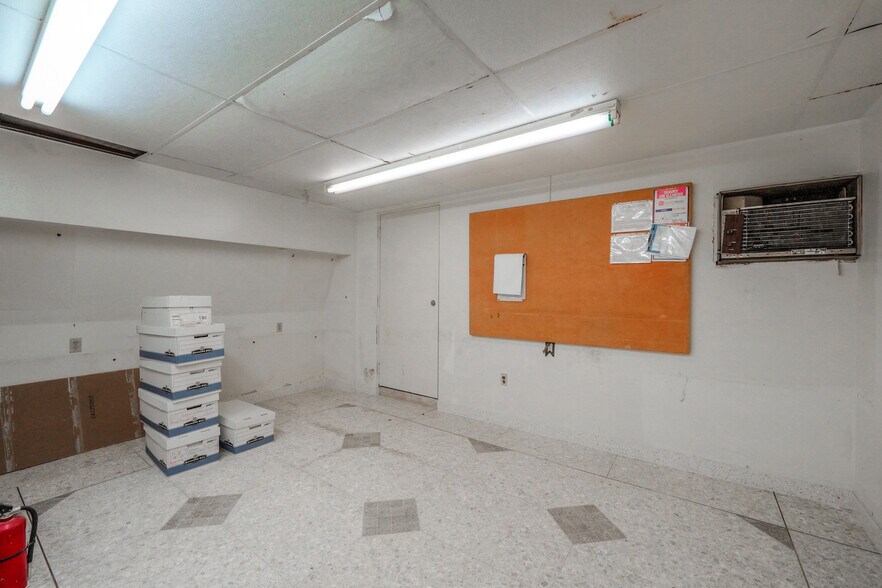 More Photos Of 6302 Saint Augustine St, Houston Manufacturing For Lease