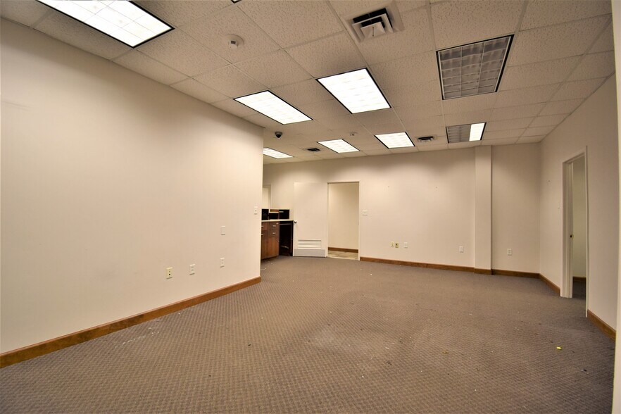 More Photos Of 716 Main St, Mount Vernon Office For Sale