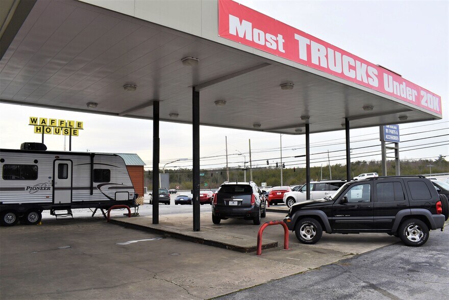 More Photos Of 21 Executive Dr, Crossville Service Station For Sale