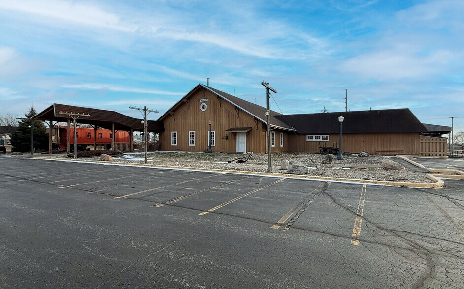 More Photos Of 1011 N 13th St, Decatur General Retail For Sale