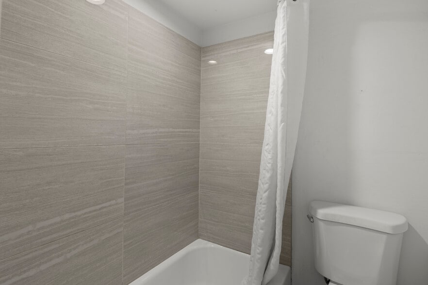 More Photos Of 4021 N 27th Ave, Phoenix Hotel For Sale