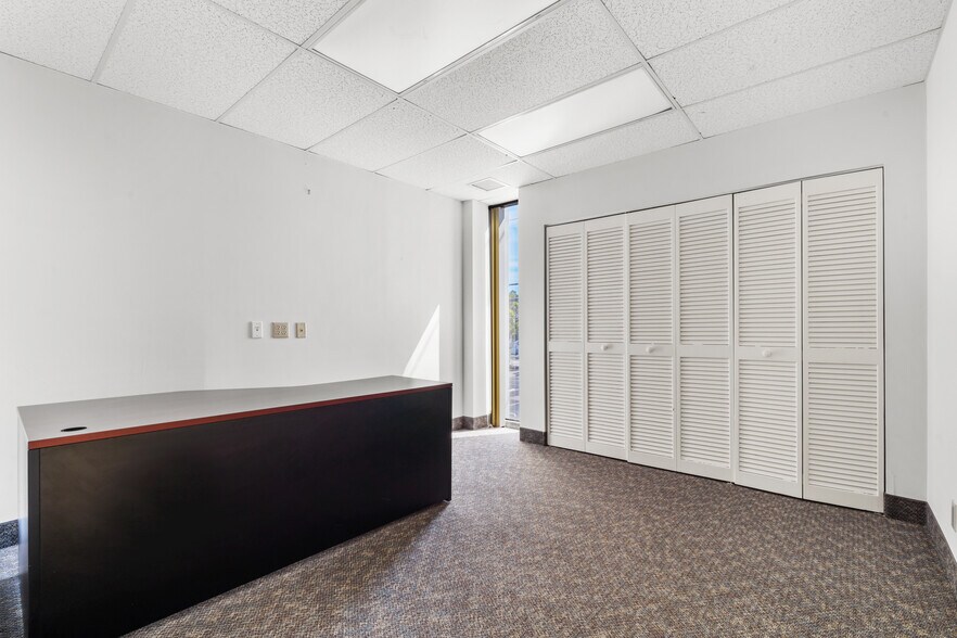 More Photos Of 5100 N Federal Hwy, Fort Lauderdale Office For Sale