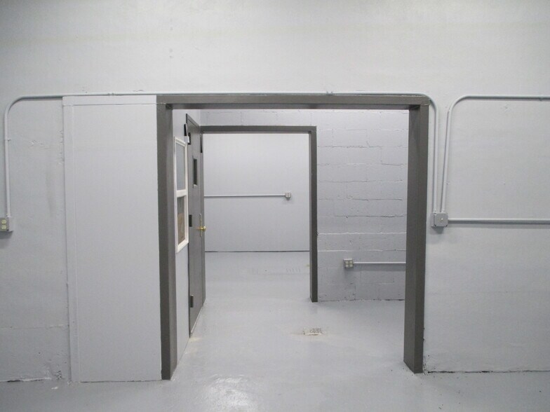 More Photos Of 3 Vine St, Greenwood Lake Warehouse For Lease