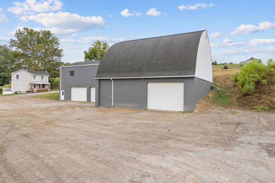 More Photos Of 797 Carlton Dr, Bentleyville Warehouse For Lease