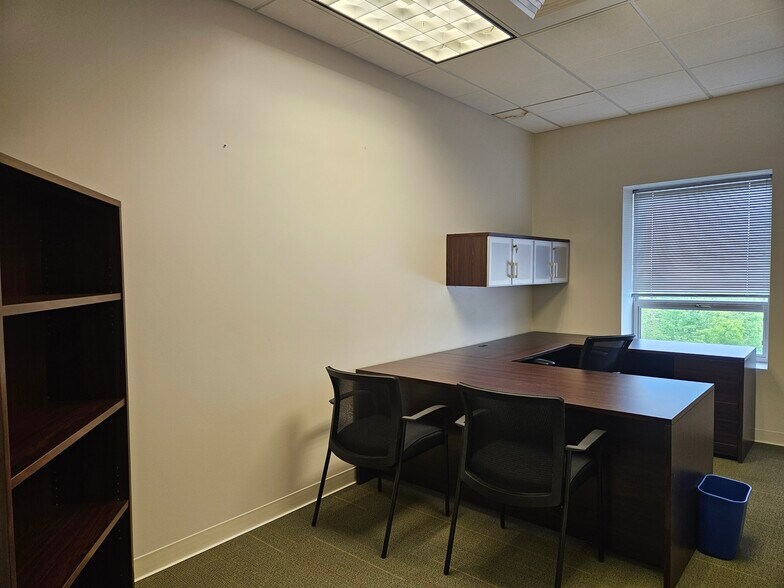 More Photos Of 4525 Sunset Blvd, Steubenville Storefront Retail Office For Lease