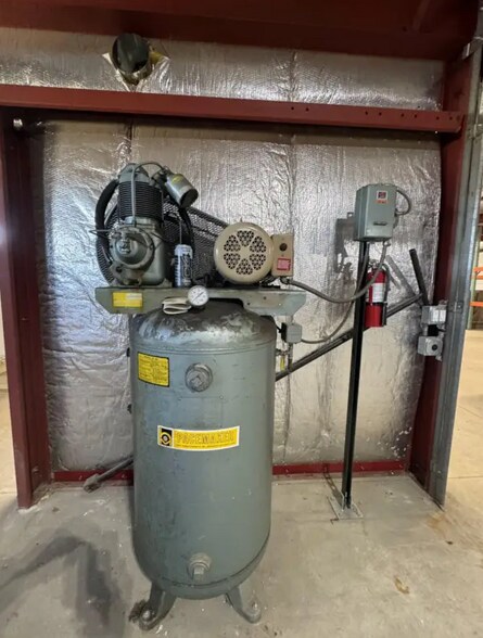 More Photos Of 633 1st Ave, Monroe Showroom For Lease