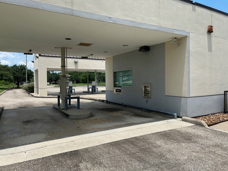 More Photos Of 723 Rollingbrook Dr, Baytown Office For Sale