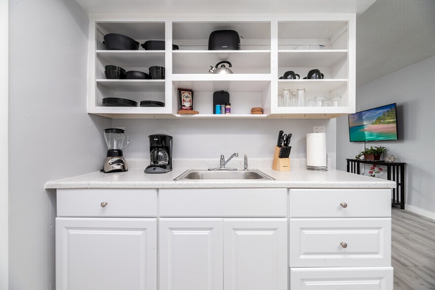 More Photos Of 820 NE 21st Dr, Wilton Manors Apartments For Sale