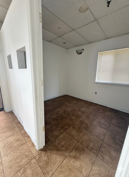 More Photos Of 4437-4451 Old Winter Garden Rd, Orlando Flex For Lease