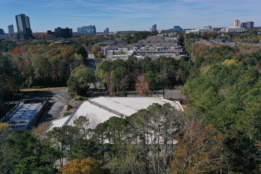 More Photos Of 40 Perimeter Ctr E, Atlanta Industrial For Lease