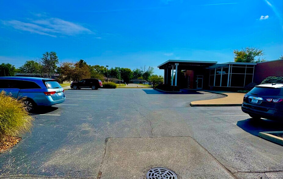 More Photos Of 1239 E 4th Street Rd, Seymour Office For Lease