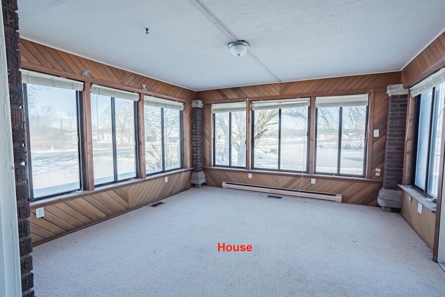 More Photos Of 8758 IN-9, Pendleton Light Manufacturing For Sale