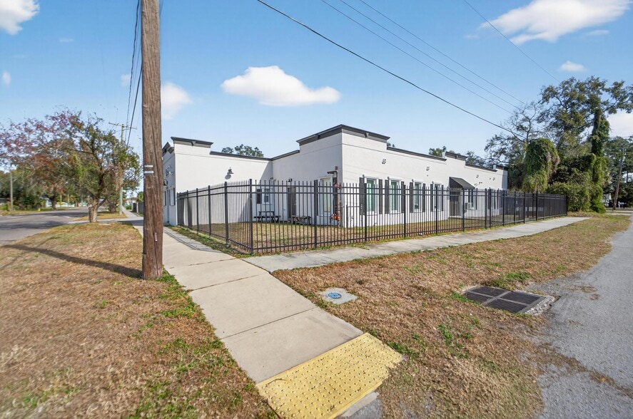 More Photos Of 3411 N 29th St, Tampa Office For Sale