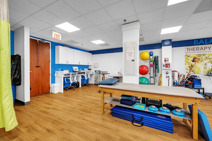 More Photos Of 1751 S Naperville Rd, Wheaton Medical For Sale