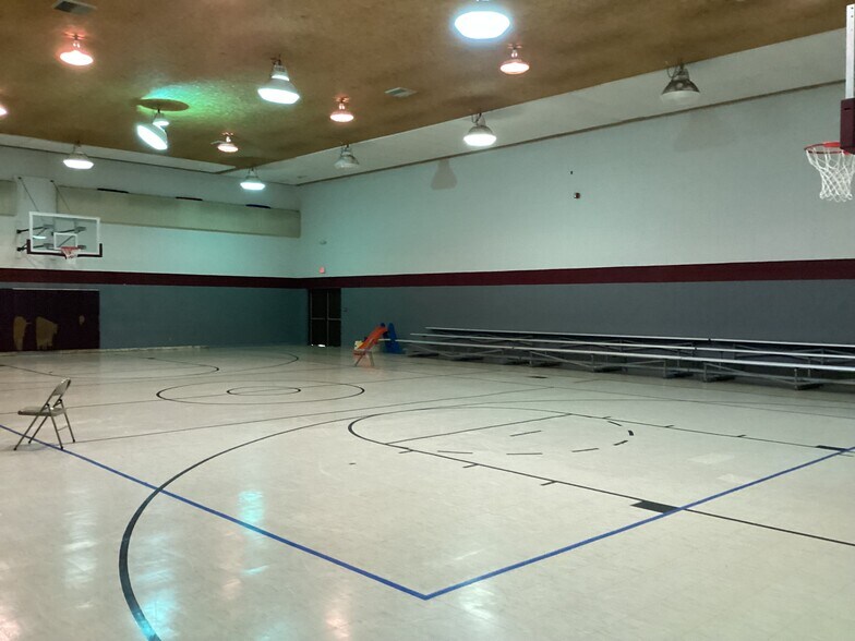 More Photos Of 2525 Oakwood Rd, Oak Creek Schools For Sale