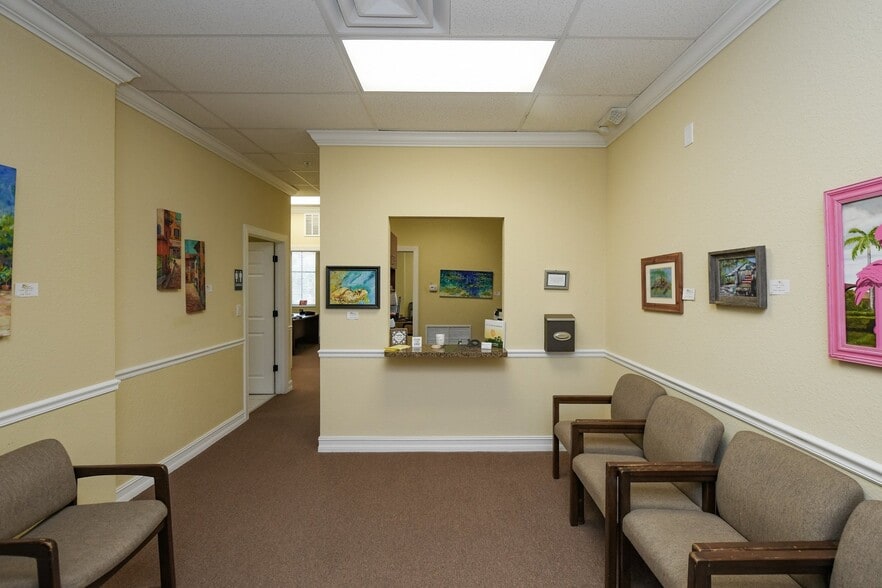More Photos Of 5920 Pan American Blvd, North Port Medical For Lease