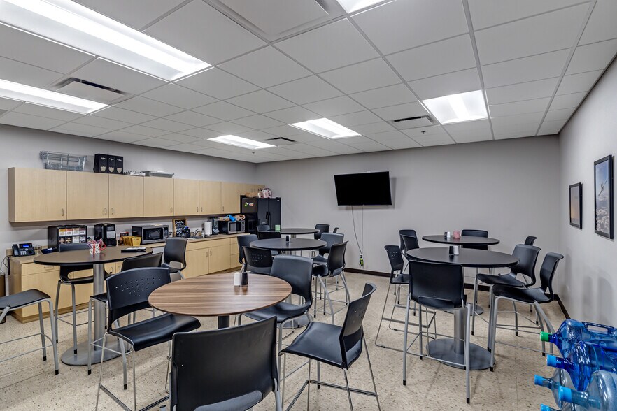 More Photos Of 2675 E Cessna Dr, Chandler Warehouse For Sale