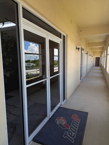 More Photos Of 701 NW Federal Hwy, Stuart Medical For Lease