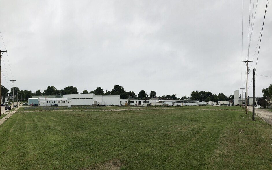 More Photos Of 315 W Mill St, Beaver Dam Manufacturing For Lease